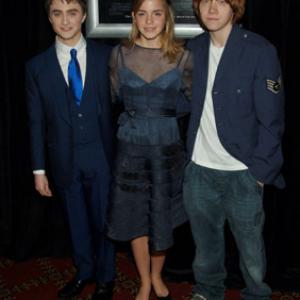 Rupert Grint Daniel Radcliffe and Emma Watson at event of Haris Poteris ir ugnies taure 2005