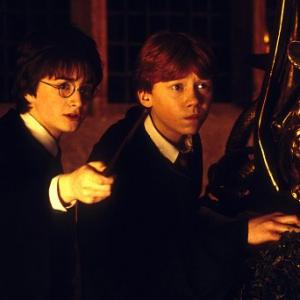 Still of Rupert Grint and Daniel Radcliffe in Haris Poteris ir paslapciu kambarys 2002