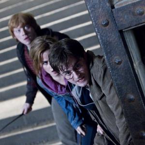 Still of Rupert Grint Daniel Radcliffe and Emma Watson in Haris Poteris ir mirties relikvijos 2 dalis 2011