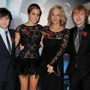 Rupert Grint Daniel Radcliffe JK Rowling and Emma Watson at event of Haris Poteris ir mirties relikvijos 1 dalis 2010
