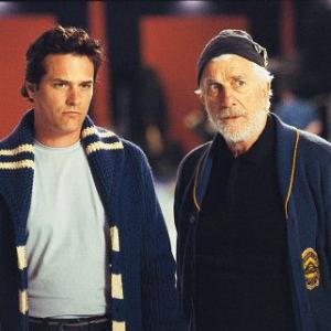 Still of Leslie Nielsen and Paul Gross in Men with Brooms (2002)