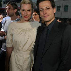 Alice Evans and Ioan Gruffudd at event of Sicko 2007