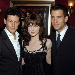 Ioan Gruffudd, Keira Knightley and Clive Owen at event of Karalius Arturas (2004)