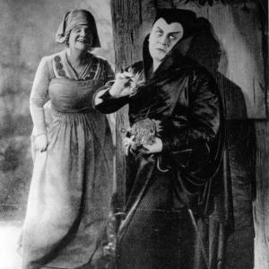 Still of Yvette Guilbert and Emil Jannings in Faust Eine deutsche Volkssage 1926