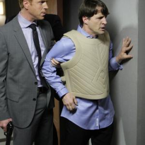 Still of Tim Guinee and Damian Lewis in Gyvenimas (2007)