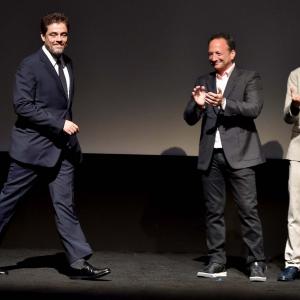Benicio Del Toro Louis DEsposito and Sean Gunn at event of Galaktikos sergetojai 2014