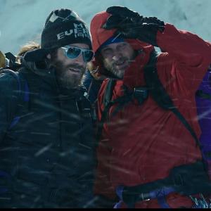 Still of Jason Clarke and Jake Gyllenhaal in Everestas (2015)