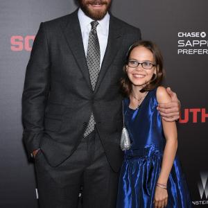 Jake Gyllenhaal and Oona Laurence at event of Southpaw (2015)