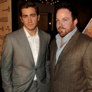 Jake Gyllenhaal and Anthony Swofford at event of Jarhead (2005)