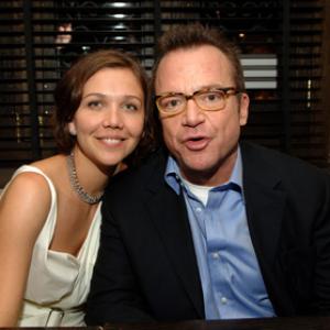 Tom Arnold and Maggie Gyllenhaal at event of Happy Endings (2005)