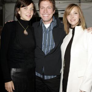 Lisa Kudrow, Maggie Gyllenhaal and Don Roos at event of Happy Endings (2005)