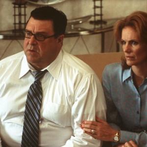 Still of John Goodman and Julie Hagerty in Storytelling 2001