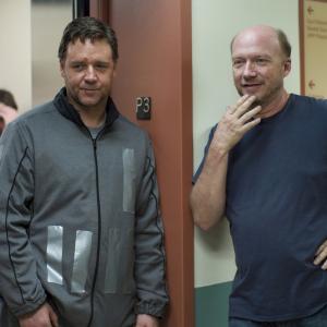 Still of Russell Crowe and Paul Haggis in Trys itemptos dienos 2010