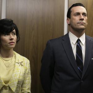 Still of Linda Cardellini and Jon Hamm in MAD MEN. Reklamos vilkai (2007)