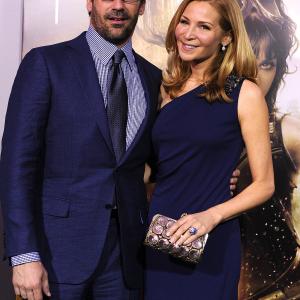 Jon Hamm and Jennifer Westfeldt at event of Nelauktas smugis 2011