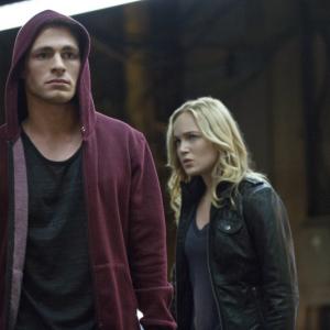 Still of Roy Harper, Caity Lotz and Colton Haynes in Strele (2012)