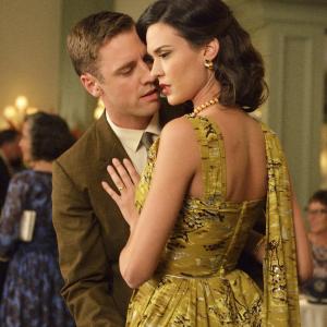 Still of Bret Harrison and Odette Annable in The Astronaut Wives Club (2015)