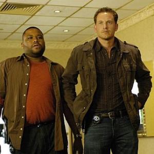 Still of Anthony Anderson and Cole Hauser in K-Ville (2007)
