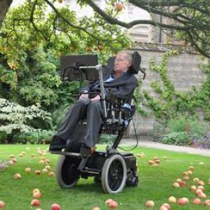 Still of Stephen Hawking in Curiosity (2011)