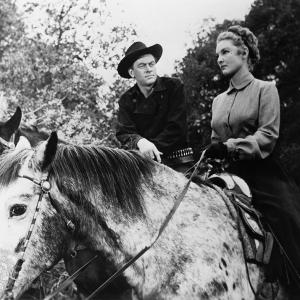 Still of Allison Hayes and John Ireland in Gunslinger (1956)