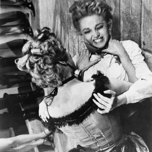 Still of Beverly Garland and Allison Hayes in Gunslinger 1956