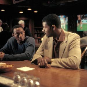 Still of Omar Epps and Dennis Haysbert in Love & Basketball (2000)