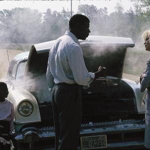 Still of Michelle Pfeiffer, Dennis Haysbert and Stephanie McFadden in Love Field (1992)