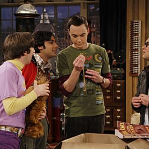 Still of Johnny Galecki, Simon Helberg, Jim Parsons and Kunal Nayyar in Didziojo sprogimo teorija (2007)