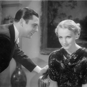 Still of Brigitte Helm and Raymond Rouleau in Vers l'abîme (1934)