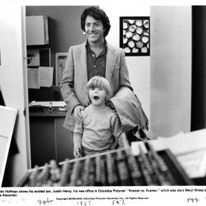 Still of Dustin Hoffman and Justin Henry in Kamer pries Krameri 1979