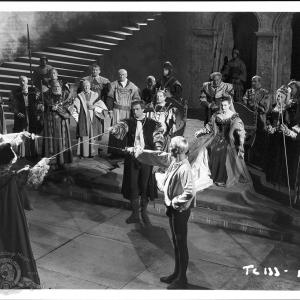 Still of Laurence Olivier Eileen Herlie and Basil Sydney in Hamlet 1948
