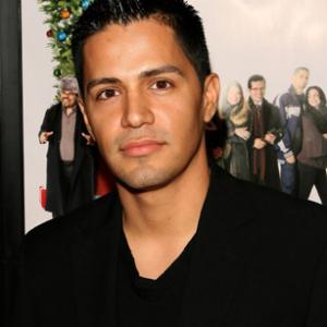 Jay Hernandez at event of Nothing Like the Holidays (2008)