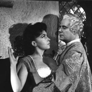 Still of Marcel Herrand and Gina Lollobrigida in Fanfan la Tulipe 1952