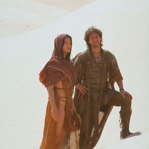 Still of Kelly Hu and Grant Heslov in The Scorpion King 2002
