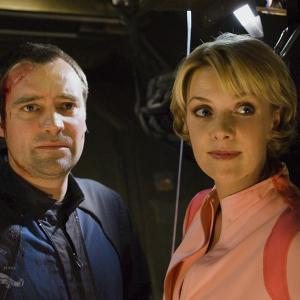 Still of David Hewlett and Amanda Tapping in Stargate Atlantis 2004