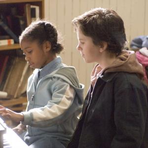 Still of Freddie Highmore and Jamia Simone Nash in August Rush 2007