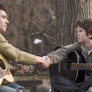 Still of Jonathan Rhys Meyers and Freddie Highmore in August Rush (2007)