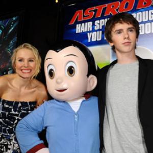 Kristen Bell and Freddie Highmore at event of Astro Boy 2009