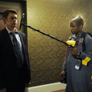Still of Dul Hill and Timothy Omundson in Aiskiaregys 2006