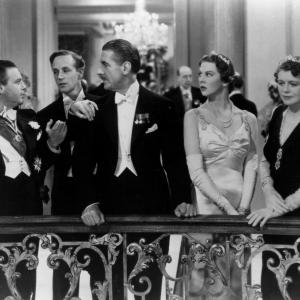 Still of Leslie Howard and Wendy Hiller in Pygmalion 1938