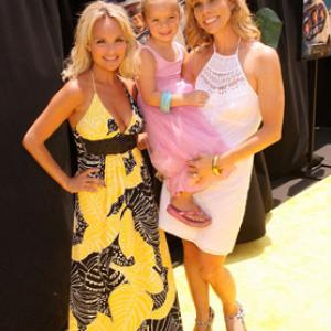 Kristin Chenoweth and Cheryl Hines at event of Space Chimps 2008