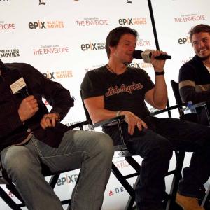 Mark Wahlberg and Emile Hirsch at event of Islikes gyvas 2013