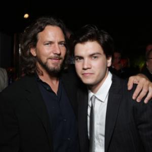Emile Hirsch and Eddie Vedder at event of Into the Wild 2007