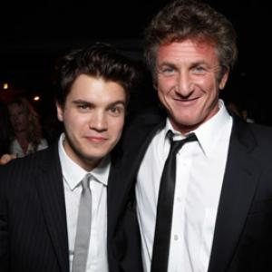 Sean Penn and Emile Hirsch at event of Into the Wild 2007