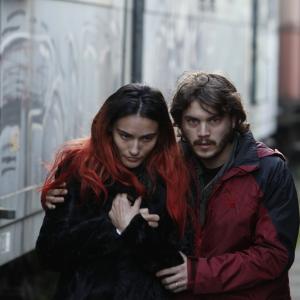 Still of Emile Hirsch and Saadet Aksoy in Gime myleti 2012