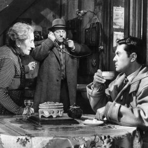 Still of Gabrielle Fontan, Jean Gabin and Robert Hirsch in Maigret et l'affaire Saint-Fiacre (1959)