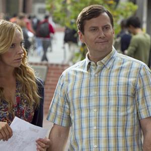 Toni Collette as Tara Gregson and Michael Hitchcock as Ted Mayo in United States of Tara season 3 episode Crackerjack