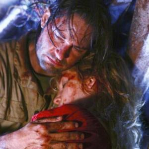 Still of Josh Holloway and Elizabeth Mitchell in Dinge (2004)