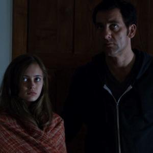 Still of Carice van Houten, Clive Owen and Ella Purnell in Intruders (2011)