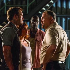 Still of Vincent D'Onofrio, Bryce Dallas Howard, Chris Pratt and Omar Sy in Juros periodo pasaulis (2015)